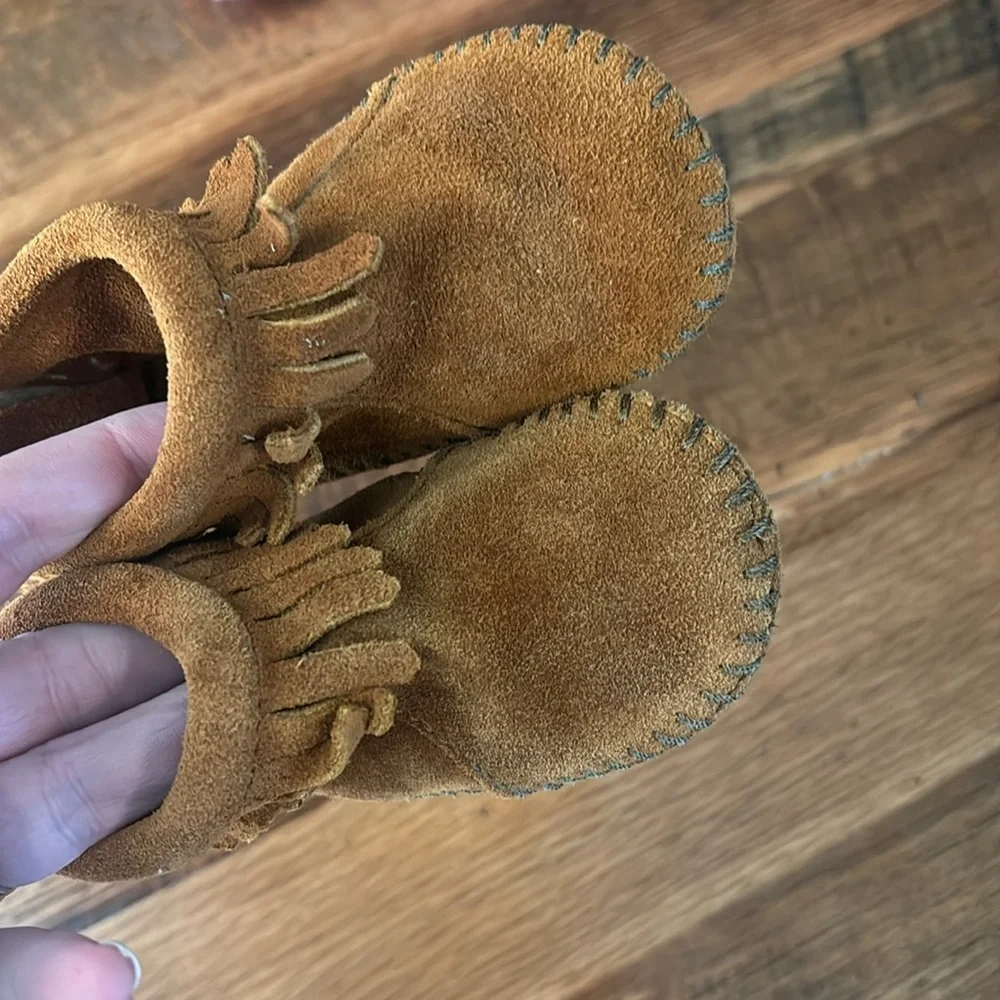 Minnetonka Fringe Back Flap Booties size 3
